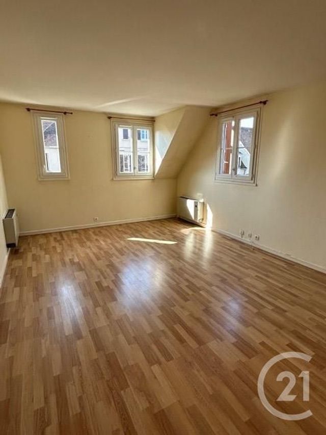 Appartement F3 à louer - 3 pièces - 68.7 m2 - AUXERRE - 89 - BOURGOGNE - Century 21 Martinot Immobilier