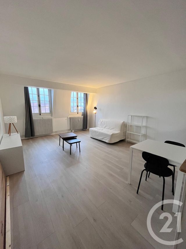 Appartement Studio à louer - 1 pièce - 35.0 m2 - AUXERRE - 89 - BOURGOGNE - Century 21 Martinot Immobilier